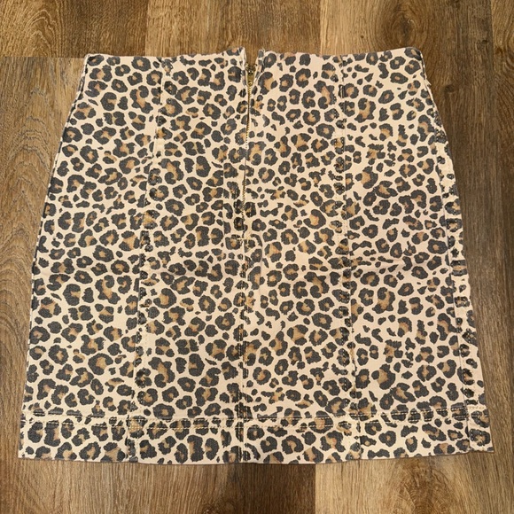 JOLT Mini Skirt - Picture 2 of 3